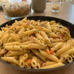 Bild eines Nudelgerichts auf einem Teller