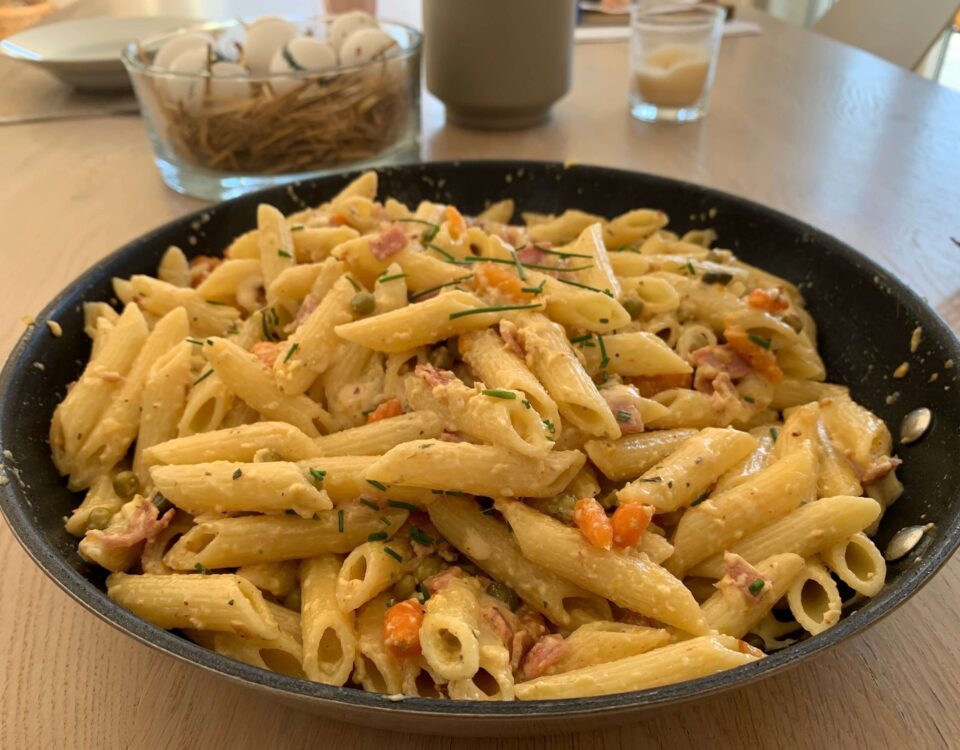 Bild eines Nudelgerichts auf einem Teller