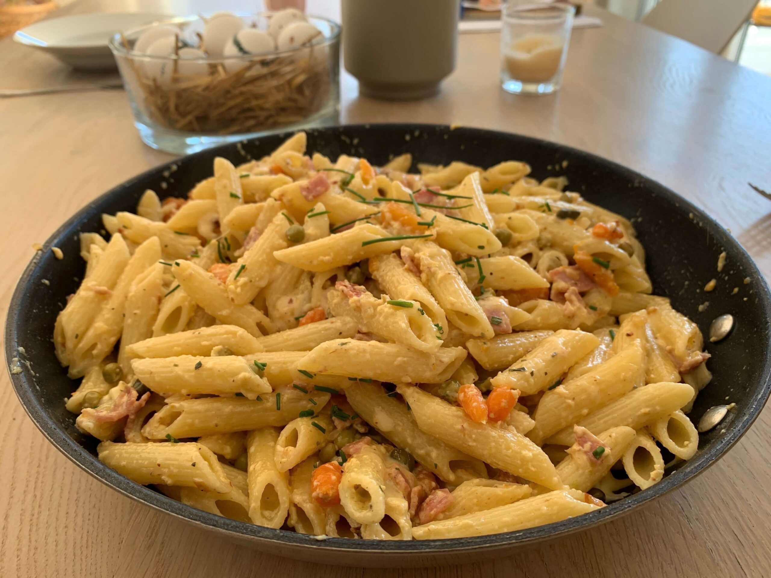 Bild eines Nudelgerichts auf einem Teller