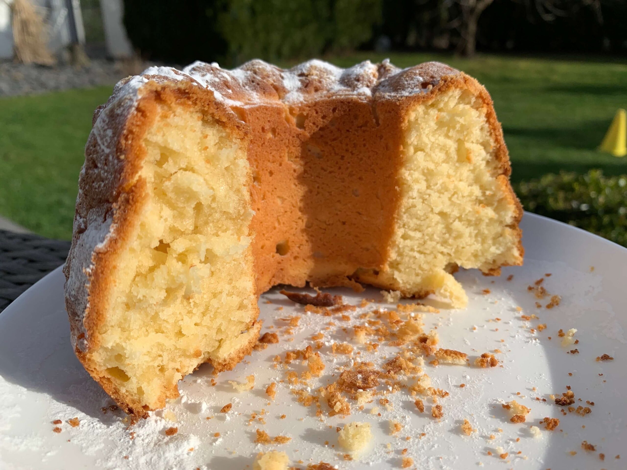 Bild eines aufgeschnittenen Zitronenkuchens