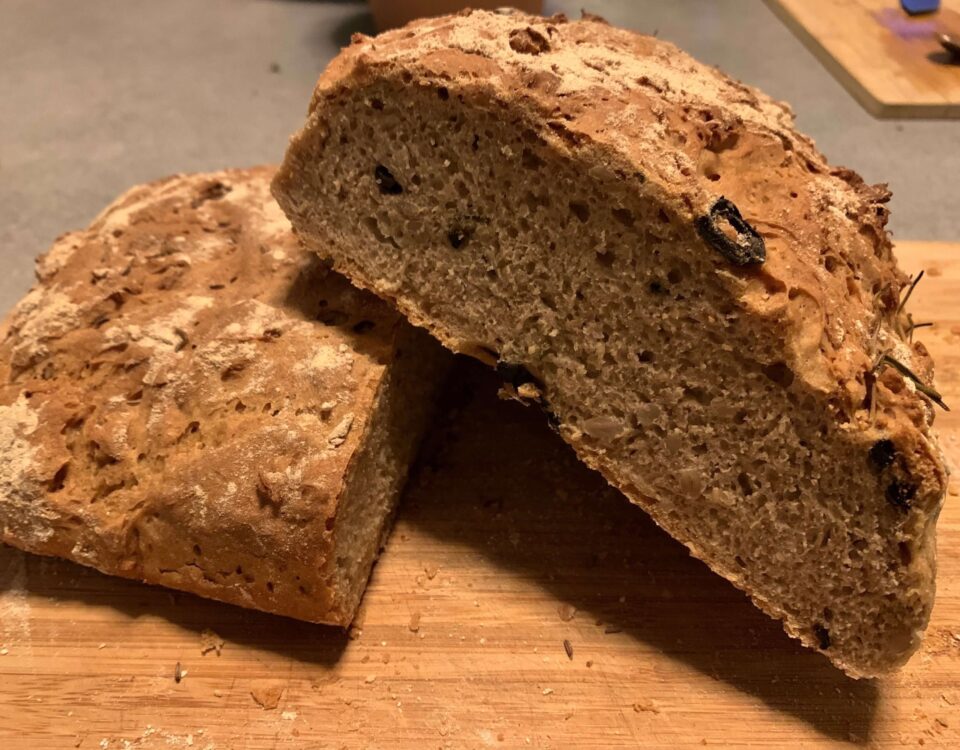 Bild von einem aufgeschnittenen Laib Brot